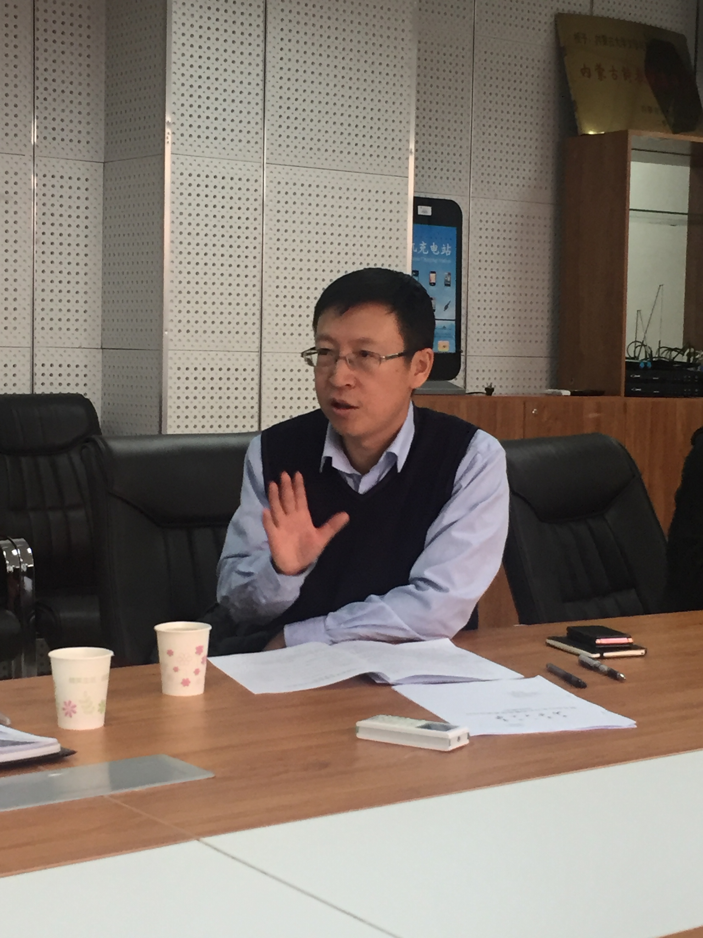 我院召开学院中心组学习会议和党总支委员会-内蒙古大学文学与新闻传